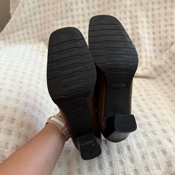 Mountain Lake women’s Brown Leather Loafers with Block Heel - Picture 8 of 8